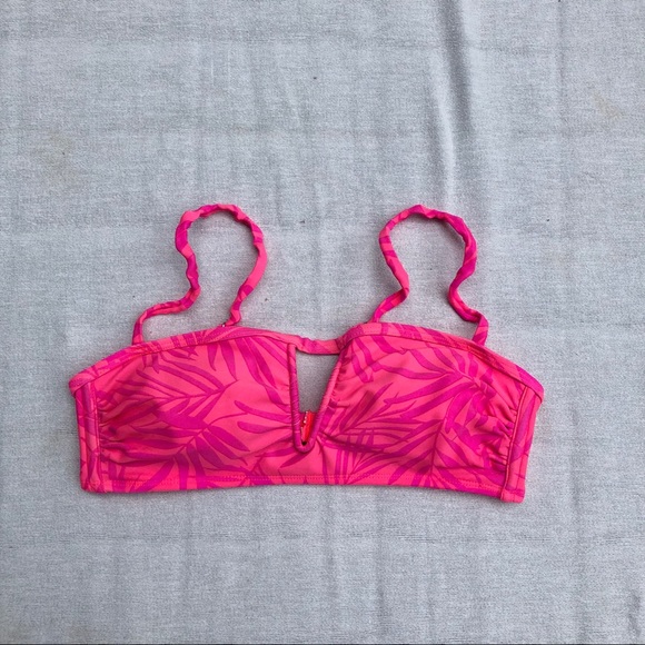 Xhilaration Other - ✨Cute Bright Pink Bikini Top!!